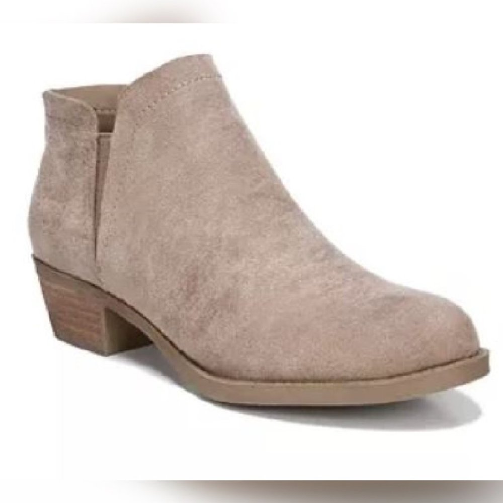 Carlos Santana Bates Chelsea Ankle Booties 6 Taupe Faux Suede Low Heel